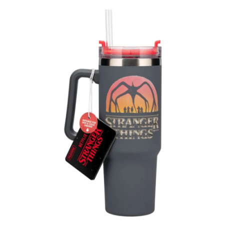 Stranger Things 5 gobelet avec paille coudée 900 ml